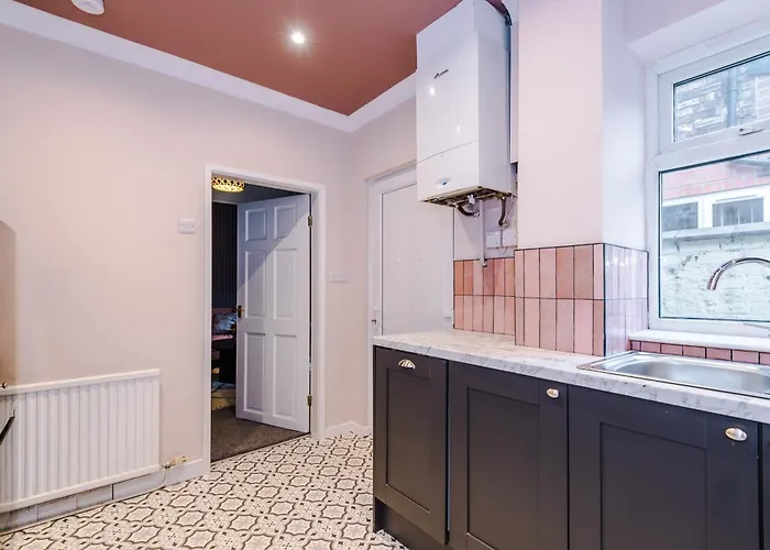 Newly Renovated 5 Bedroom Home-manchester * Manchester