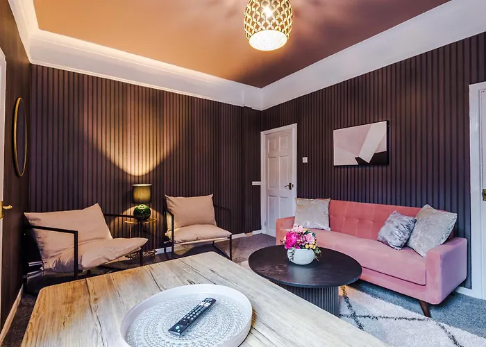 Holiday home Newly Renovated 5 Bedroom Home-manchester Manchester