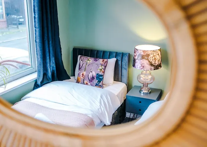 Newly Renovated 5 Bedroom Home-manchester Feriehus