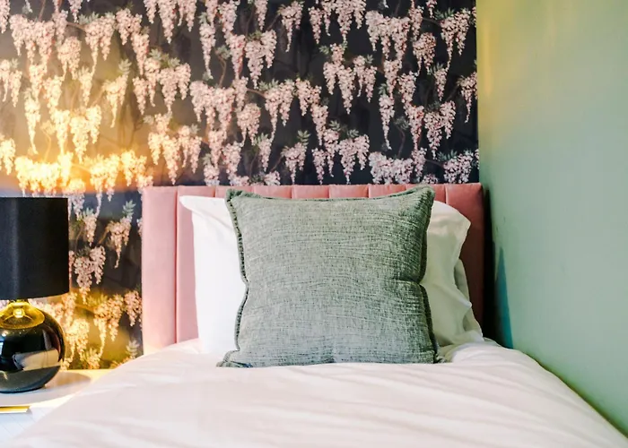 Newly Renovated 5 Bedroom Home-manchester Feriehus *