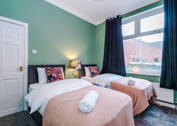 Holiday home Newly Renovated 5 Bedroom Home-manchester *