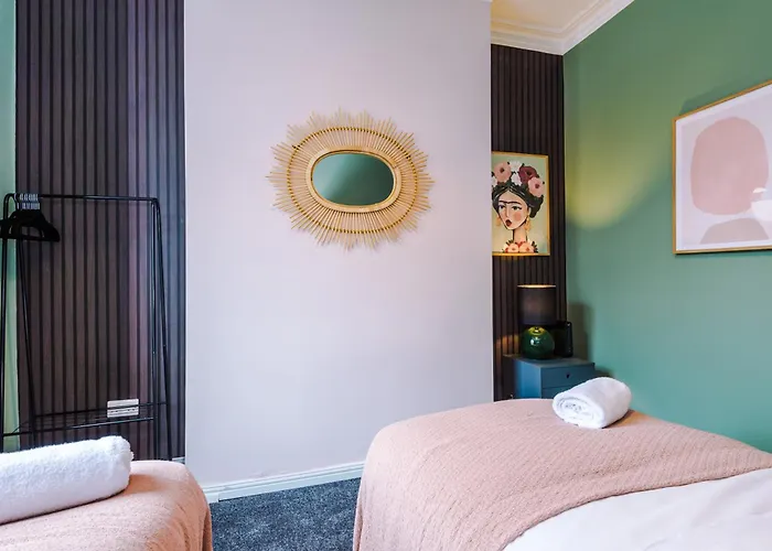 Newly Renovated 5 Bedroom Home-manchester *