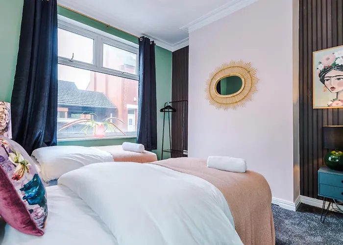 Newly Renovated 5 Bedroom Home-manchester * Manchester