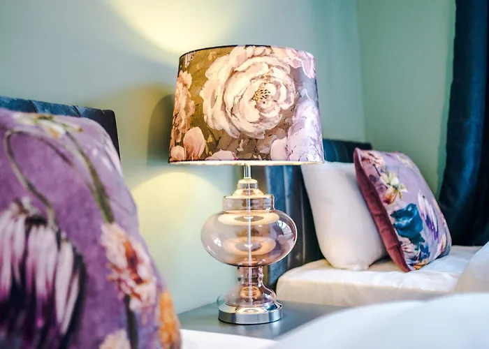 Holiday home Newly Renovated 5 Bedroom Home-manchester *