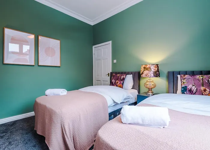 Holiday home Newly Renovated 5 Bedroom Home-manchester Manchester