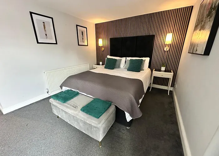 Stylish 4br Townhouse On Stretford Marina - Waterside In M32