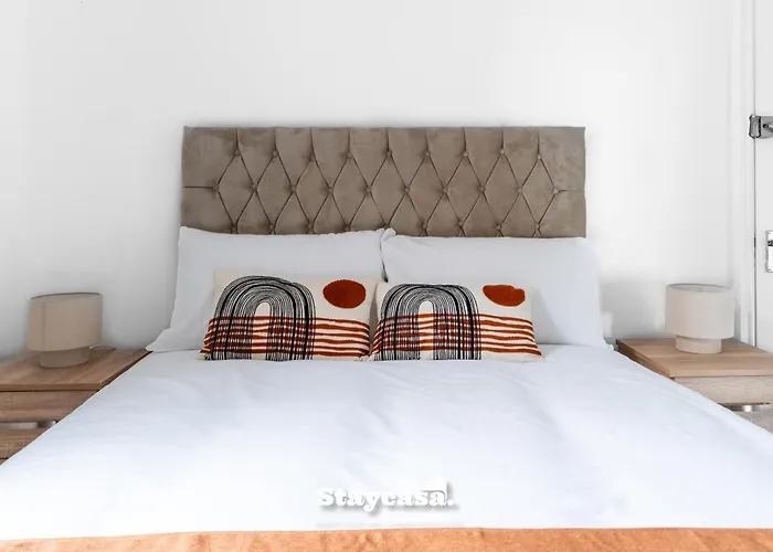 Alma Co-living - Private Self-cater 펜션 맨체스터