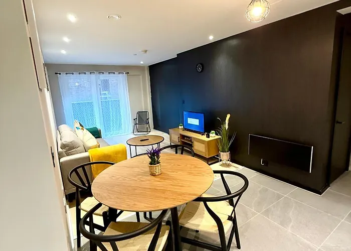 Lejlighed Elegant 2-bed 2-bath In With Balcony