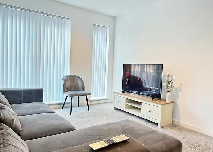 Spacious 2 Bedroom Groundfloor *