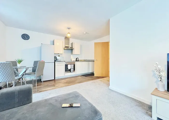 Spacious 2 Bedroom Groundfloor 아파트