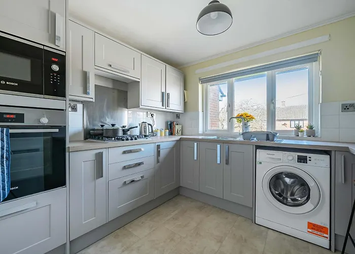 Stylish 2br Near Mcr Airport Apartament