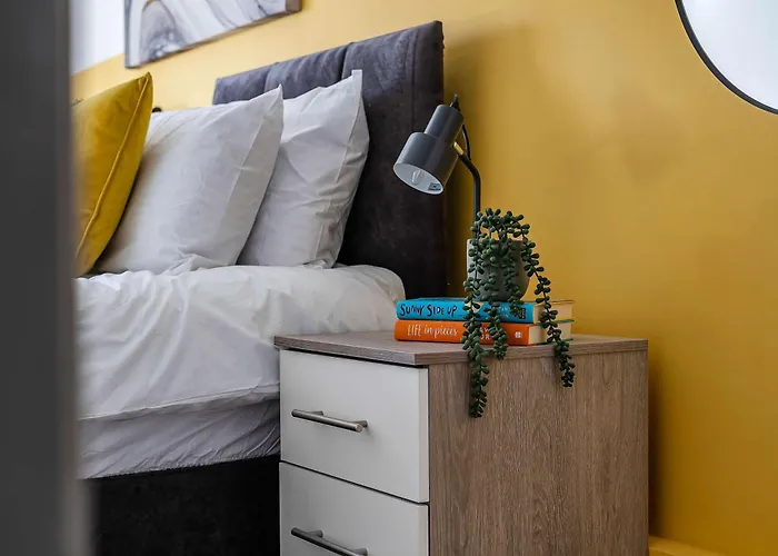 Stylish 2br Near Mcr Airport مانشستر