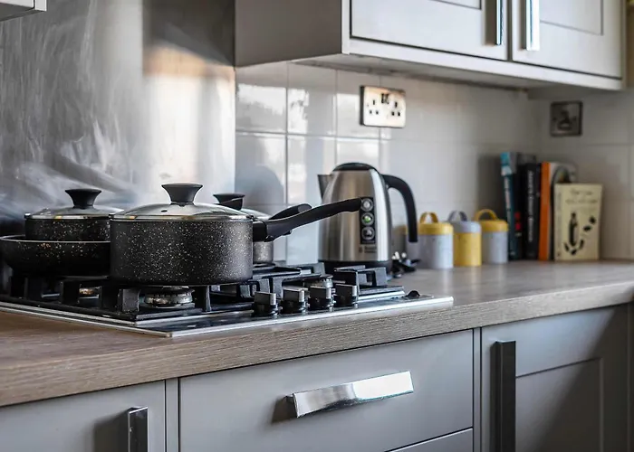 Stylish 2br Near Mcr Airport شقة *