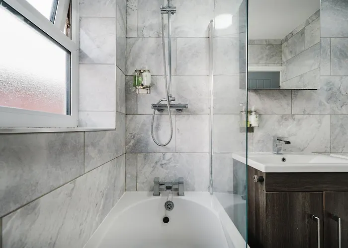 3br | Parking | Contractor | A57 & M60 Links Apartamento Manchester