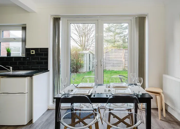 3br | Parking | Contractor | A57 & M60 Links Apartamento Manchester