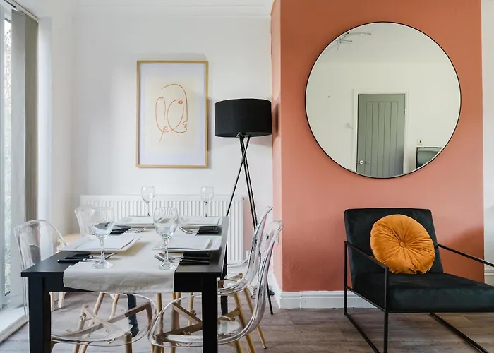 3br | Parking | Contractor | A57 & M60 Links Manchester