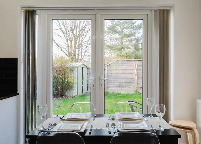 3br | Parking | Contractor | A57 & M60 Links * مانشستر