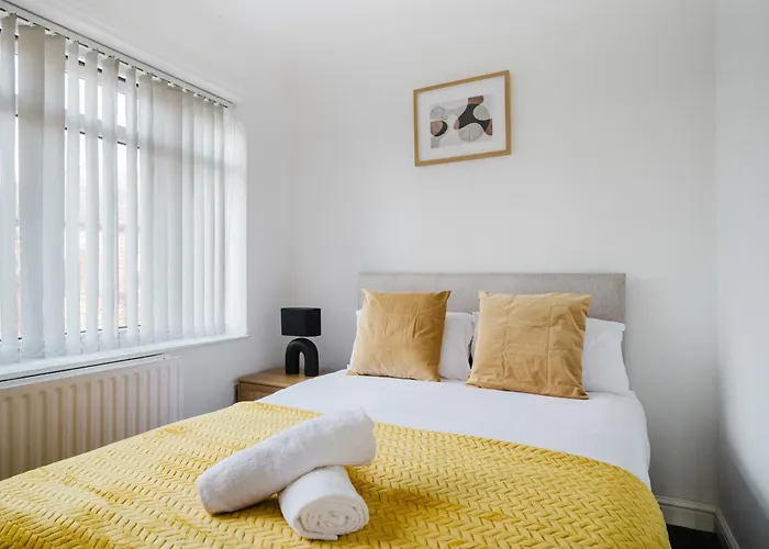 3br | Parking | Contractor | A57 & M60 Links شقة *