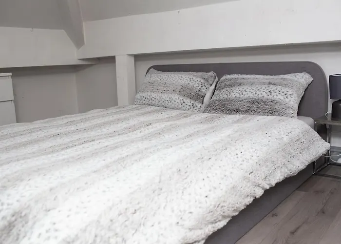 The Grey Mansion * Manchester