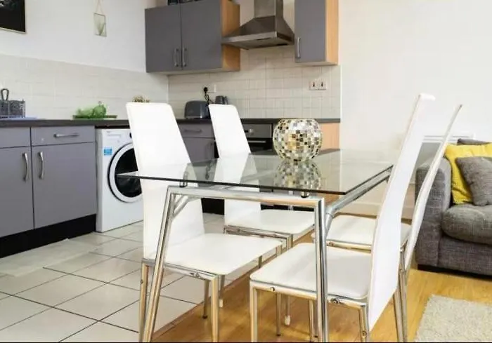 아파트 High-floor 2br In Heart