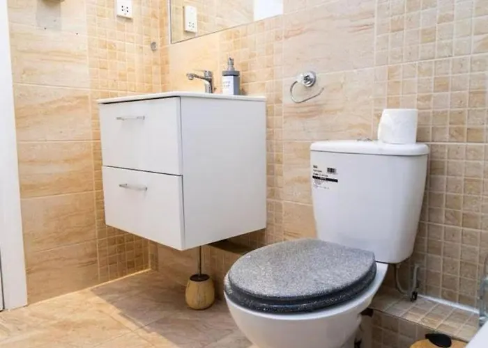 High-floor 2br In Heart Apartment Manchester