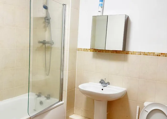 1 Private & A Toilet In 2bed *