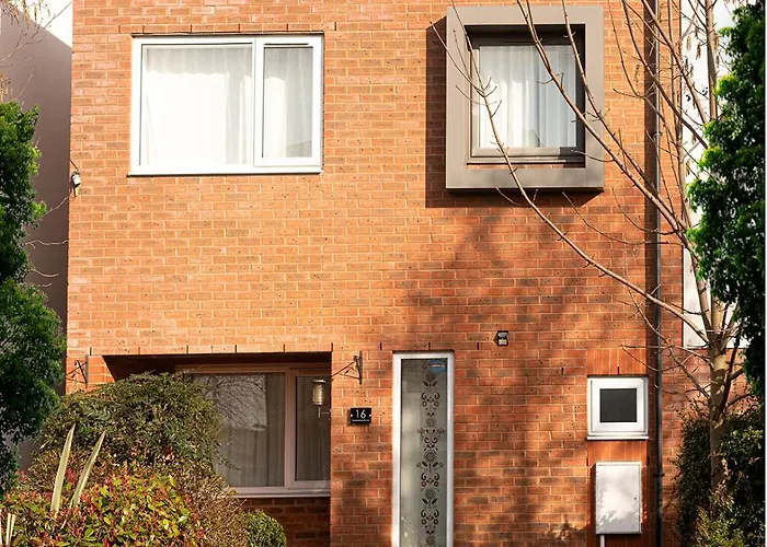 Modern Near Etihad, Coop Live Mánchester