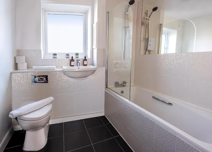 Modern Near Etihad, Coop Live