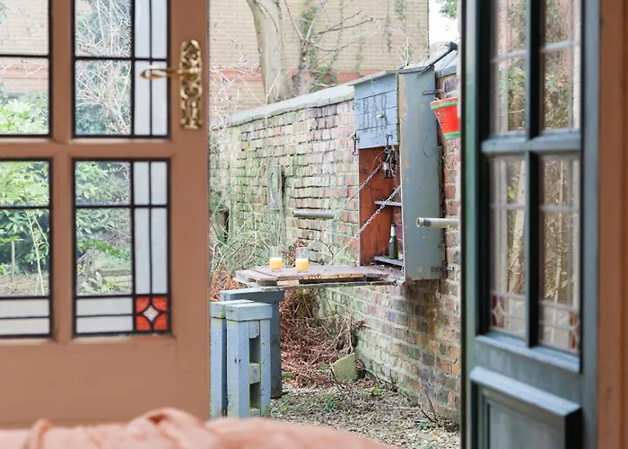 Victorian Elegance At Kingscliffe, Sleeps 17