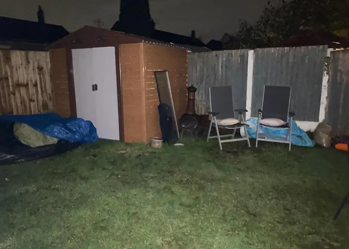 Quarto em Acomodações Particulares Comfortable Cat-friendly With Garden & Parking