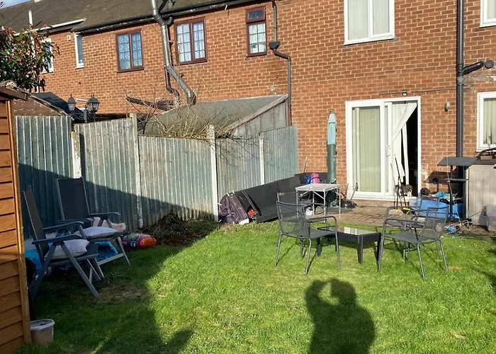 Comfortable Cat-friendly With Garden & Parking Manchester