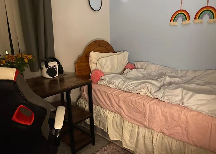 Comfortable Cat-friendly With Garden & Parking Manchester