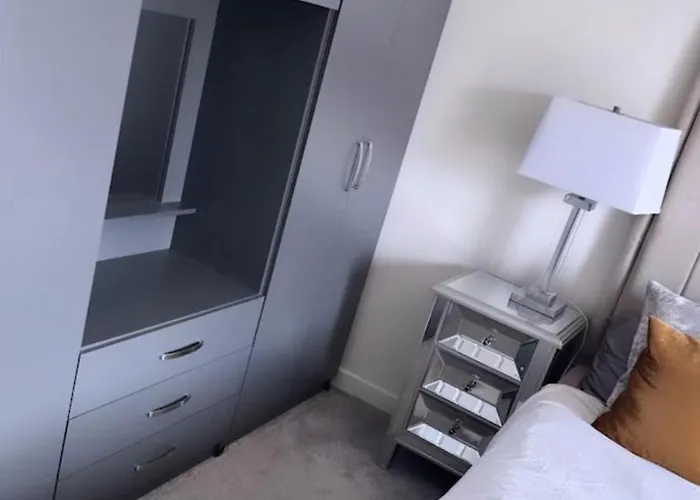 Stylish House Retreat In בית נופש *