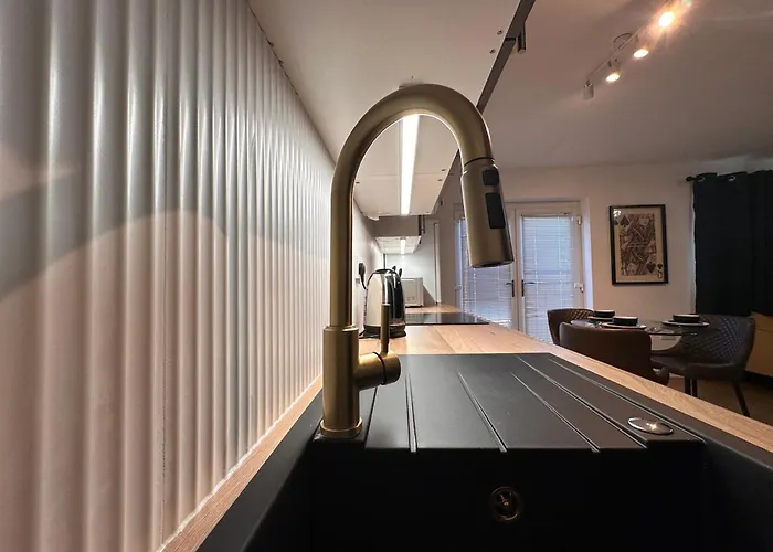 Centrally Located Modern 2 Bedroom Apartment, Minutes Walk To Ao Arena 맨체스터