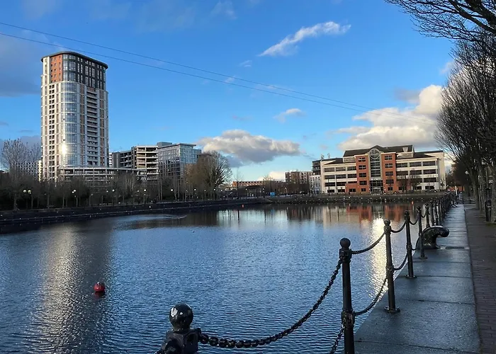 Modern & Cosy With Balcony, Near Media Centre & Old Trafford Stadium Manchester