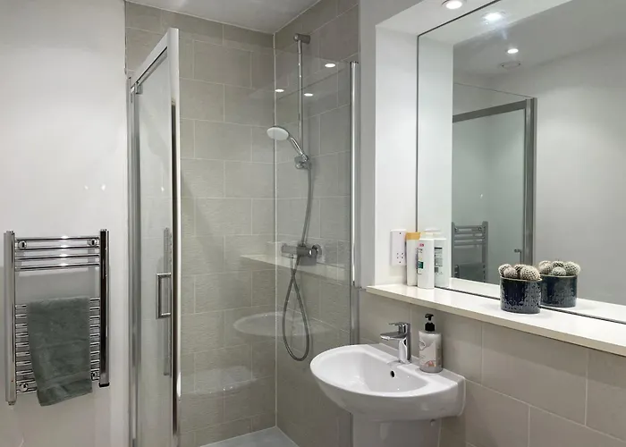 Apartament Modern & Cosy With Balcony, Near Media Centre & Old Trafford Stadium