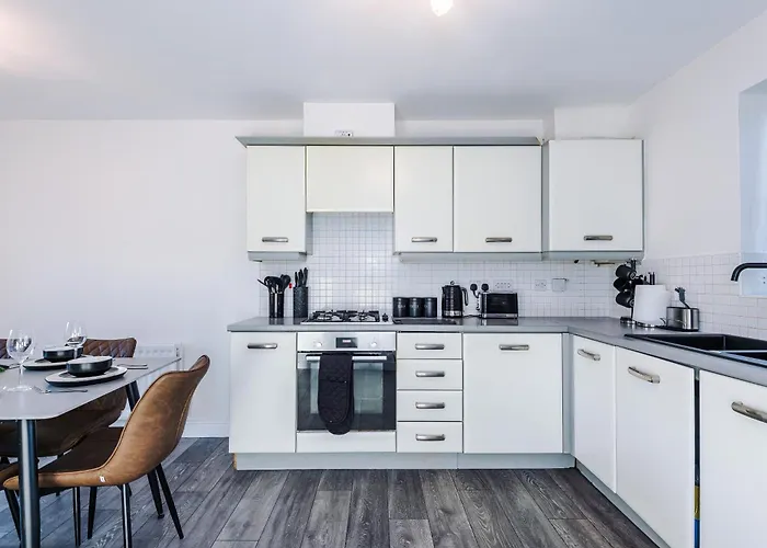 New!- Gorton Place By Greenstay Serviced - 4 Bed 3 Bath House In - Free Parking - Fast 250 Mbps Wi-fi - Ideal For Contractors, Business Travellers & Relocations - Close To Centre, Airport, Etihad Stadium - Long Wel マンチェスター