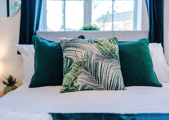 New!- Gorton Place By Greenstay Serviced - 4 Bed 3 Bath House In - Free Parking - Fast 250 Mbps Wi-fi - Ideal For Contractors, Business Travellers & Relocations - Close To Centre, Airport, Etihad Stadium - Long Wel 別荘 マンチェスター