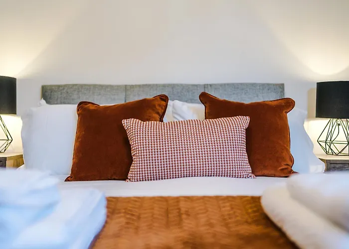 Dom wakacyjny New!- Gorton Place By Greenstay Serviced - 4 Bed 3 Bath House In - Free Parking - Fast 250 Mbps Wi-fi - Ideal For Contractors, Business Travellers & Relocations - Close To Centre, Airport, Etihad Stadium - Long Wel