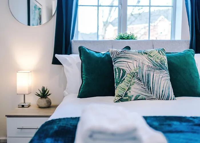 Prázdninový dům New!- Gorton Place By Greenstay Serviced - 4 Bed 3 Bath House In - Free Parking - Fast 250 Mbps Wi-fi - Ideal For Contractors, Business Travellers & Relocations - Close To Centre, Airport, Etihad Stadium - Long Wel *