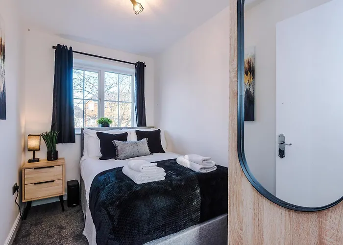 New!- Gorton Place By Greenstay Serviced - 4 Bed 3 Bath House In - Free Parking - Fast 250 Mbps Wi-fi - Ideal For Contractors, Business Travellers & Relocations - Close To Centre, Airport, Etihad Stadium - Long Wel *