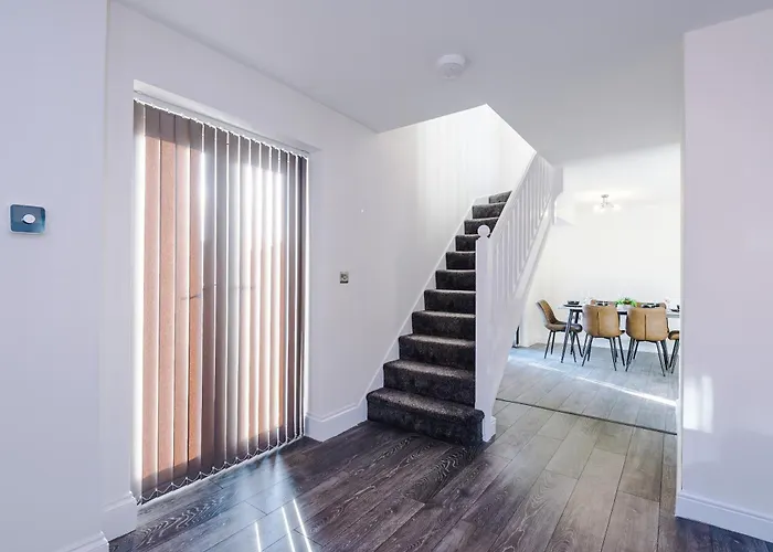 New!- Gorton Place By Greenstay Serviced - 4 Bed 3 Bath House In - Free Parking - Fast 250 Mbps Wi-fi - Ideal For Contractors, Business Travellers & Relocations - Close To Centre, Airport, Etihad Stadium - Long Wel * マンチェスター