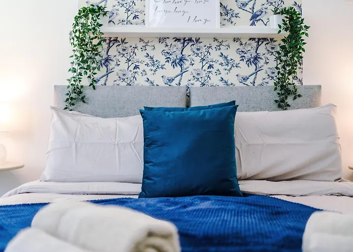 Διαμέρισμα Stylish Salford Home, 3 Double Bedrooms, Stunning Decor, Free On Street Parking, Sleeps 8 Guests, Perfect For Families, Contractors, Group Μάντσεστερ