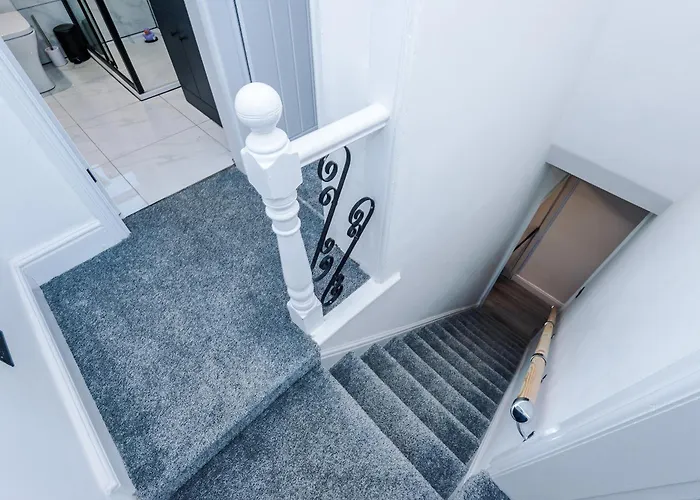 Stylish Salford Home, 3 Double Bedrooms, Stunning Decor, Free On Street Parking, Sleeps 8 Guests, Perfect For Families, Contractors, Group Μάντσεστερ