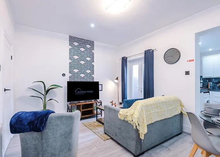 3Br House In Salford Near Manchester City Centre Manchester