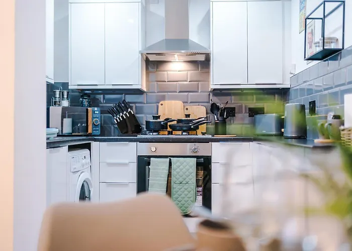 Stylish Salford Home, 3 Double Bedrooms, Stunning Decor, Free On Street Parking, Sleeps 8 Guests, Perfect For Families, Contractors, Group * Μάντσεστερ