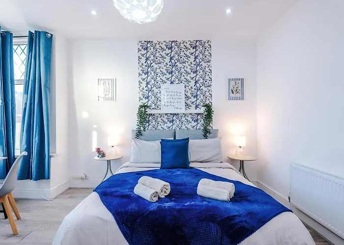 Stylish Salford Home, 3 Double Bedrooms, Stunning Decor, Free On Street Parking, Sleeps 8 Guests, Perfect For Families, Contractors, Group Διαμέρισμα