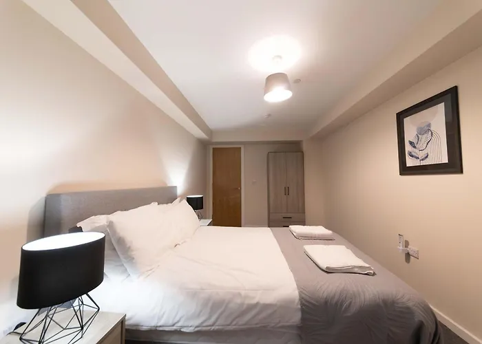 Spacious & Contemporary 2 Bed Appartamento