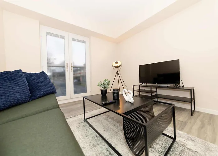 Spacious & Contemporary 2 Bed Manchester