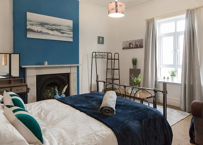 Βίλα Victorian Elegance At Kingscliffe, Sleeps 17